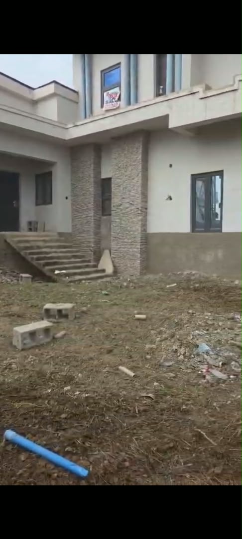 🏡 Your Dream Home, Finished Your Way! A spacious 5-bedroom duplex carcass in Lugbe, Abuja, ready for your personal touch. Explore the potential and make it yours!